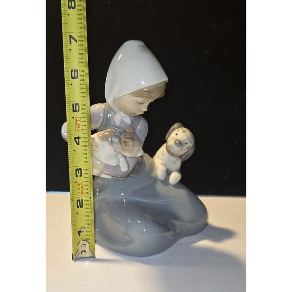 Lladro "Little Friskies" Retired Figurine #5032 Girl with Cat and Dog - Picture 7 of 7